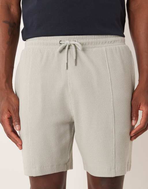 ASOS DESIGN – Schmal geschnittene Shorts in Grün mit Waffelstruktur und Biesen, 5 von 5