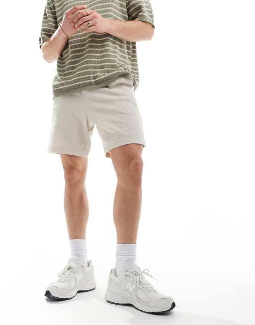 ASOS DESIGN – schmal geschnittene Shorts mit Waffelstruktur in Beige
