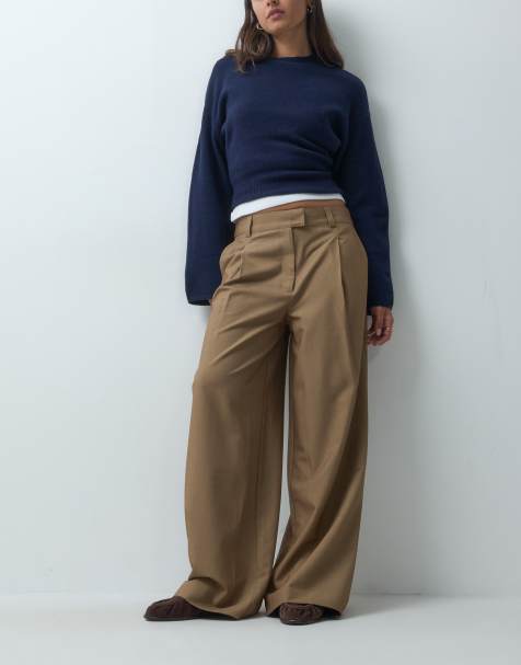 ASOS DESIGN schmal geschnittene tief sitzende Hose im maskulinen Stil in Toffee - view 1