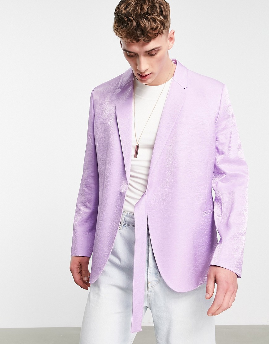 asos design -  – Schmal geschnittener, zweireihiger Blazer aus pastellfarbenem Satin mit Riemendetail-Weiß