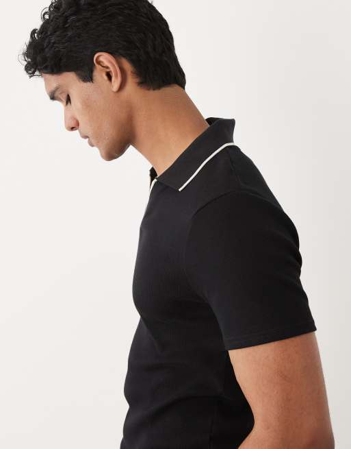 ASOS DESIGN – Schmal geschnittenes, geripptes Polohemd in Schwarz mit Kontrasteinfassung, 4 von 5