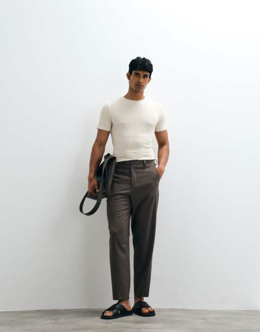 ASOS DESIGN – Schmal geschnittenes, geripptes T-Shirt in Greige mit Leinenanteil, 2 von 5