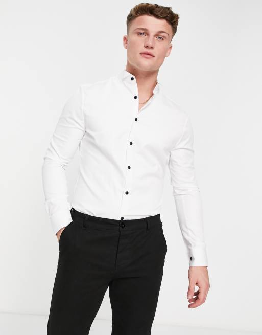 ASOS DESIGN – Schmal geschnittenes Hemd in Satinoptik in Weiß mit Flügelkragen 