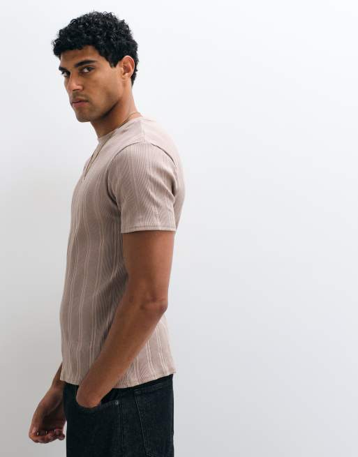 ASOS DESIGN schmal geschnittenes T-Shirt in beigem Rippstrick, 4 von 5