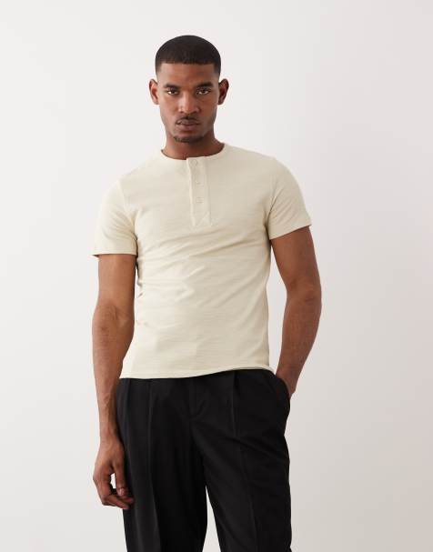 ASOS DESIGN – Schmal geschnittenes T-Shirt in Steinbeige mit Henley-Ausschnitt und Flammgarnstruktur - view 1