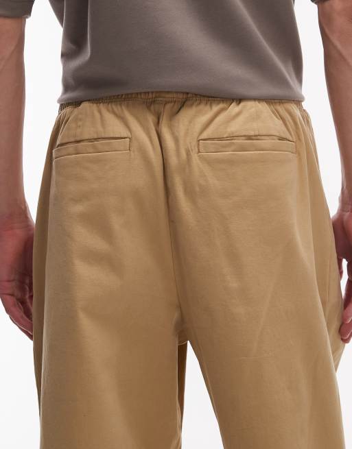 ASOS DESIGN – Schmal zu laufende Relaxed-Fit-Hose in Beige mit Bundfalten und elastischem Bund, 5 von 5