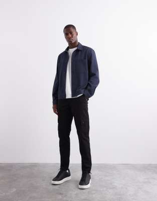 ASOS DESIGN – Schmal zulaufende Cargo-Hose in Schwarz - view 1