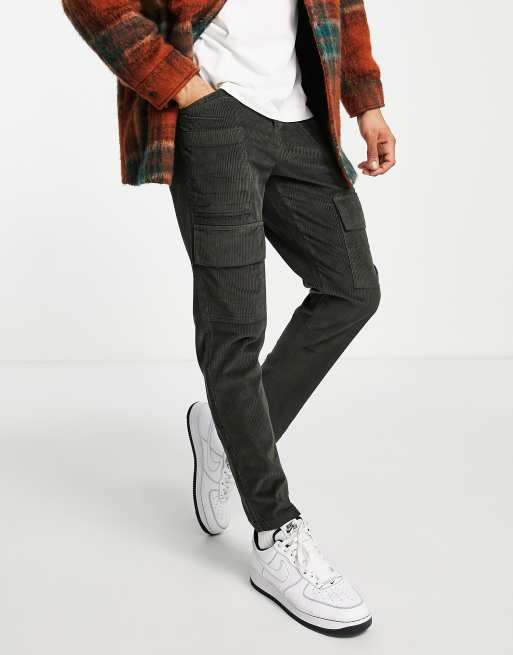 ASOS DESIGN – Schmal zulaufende Cargohose aus Cord in Khaki
