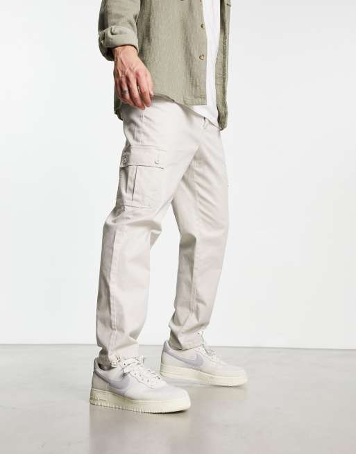 ASOS DESIGN – Schmal zulaufende Cargohose in Hellgrau, 2 von 4