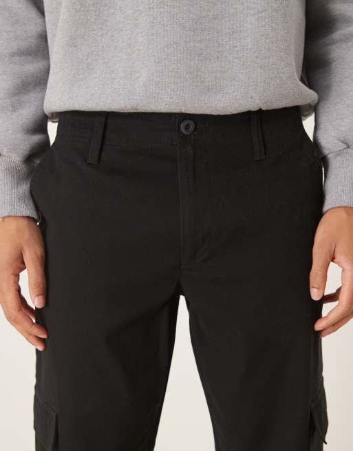 ASOS DESIGN – Schmal zulaufende Cargohose in Schwarz, 4 von 5