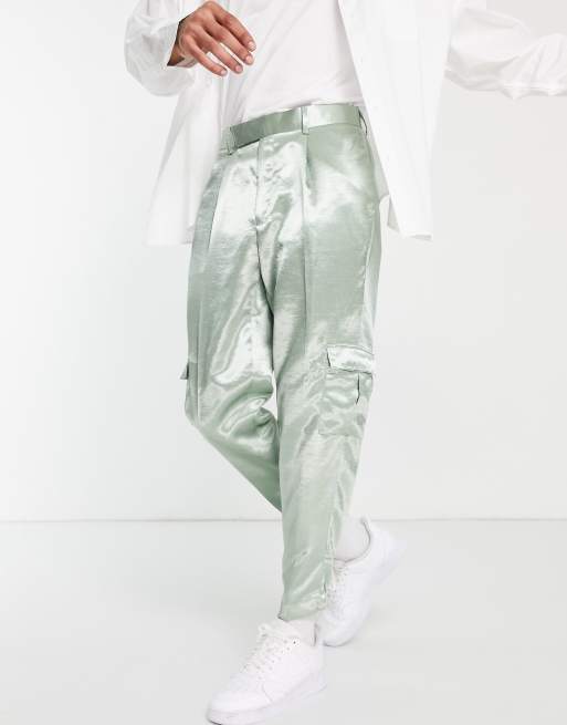 ASOS DESIGN – Schmal zulaufende, elegante Oversize-Cargohose aus Satin in Minzgrün