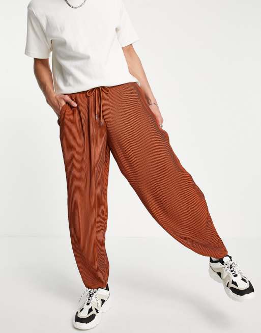 ASOS DESIGN – Schmal zulaufende, elegante Oversize-Hose in Rostrot mit elastischem Bund und Falten