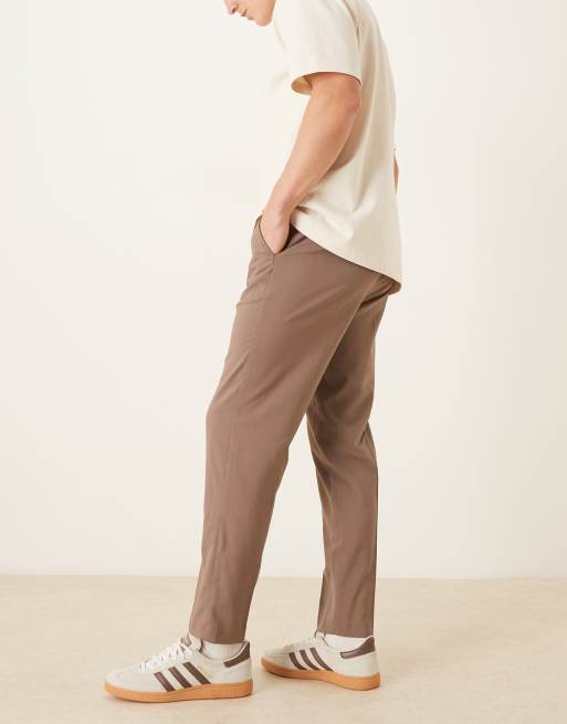 ASOS DESIGN – Schmal zulaufende Hose in Braun, 3 von 5