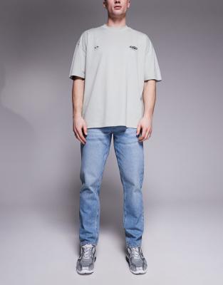 Schmal zulaufende Jeans in hellblauer Waschung Blau 44 Short
