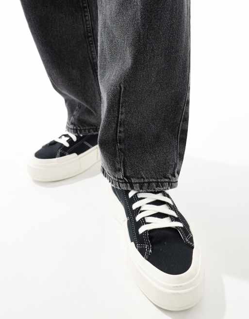 ASOS DESIGN – Schmal zulaufende Jeans in Schwarz mit Abnähern, 5 von 5