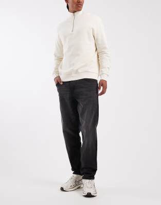 Schmal zulaufende Jeans in schwarzer Waschung mit Stretchanteil Schwarz 60 Long