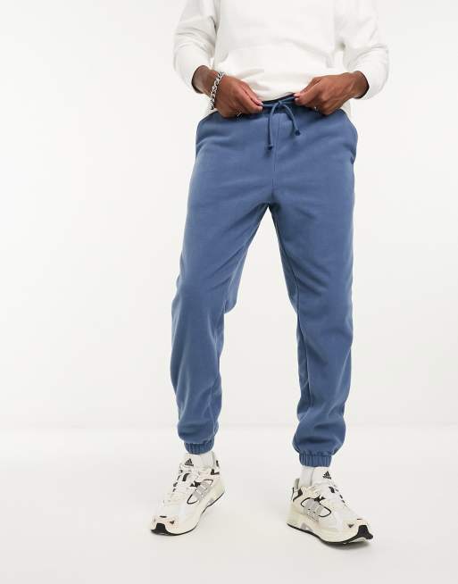 ASOS DESIGN – Schmal zulaufende Jogginghose aus Fleece in Marineblau