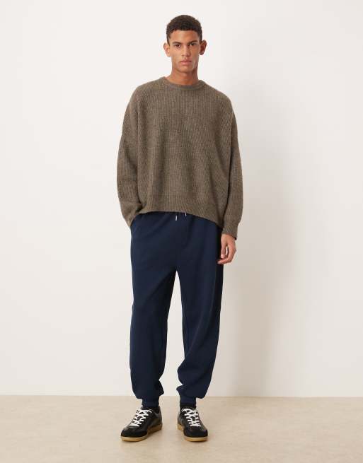 ASOS DESIGN – Schmal zulaufende Jogginghose in Marineblau mit Bündchen, 2 von 5