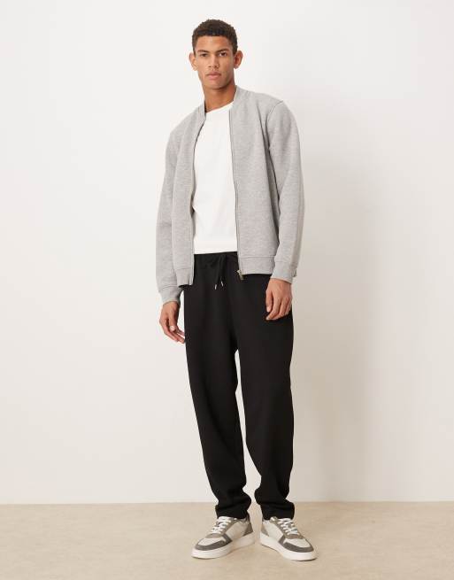 ASOS DESIGN – Schmal zulaufende Jogginghose in Schwarz mit Bundfalten, 2 von 5