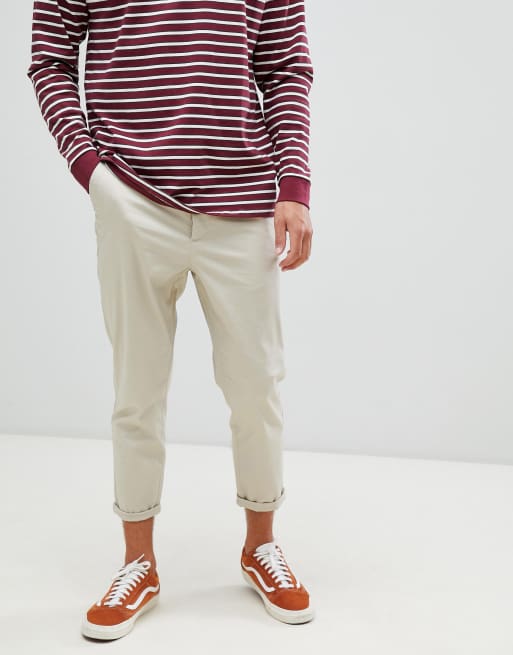 ASOS DESIGN – Schmal zulaufende, kurz geschnittene Chino-Hose in Beige