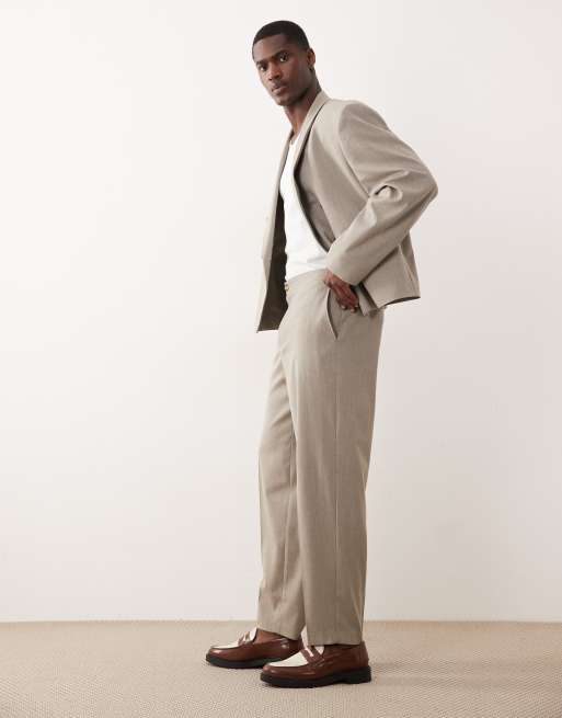 ASOS DESIGN – Schmal zulaufende Oversize-Anzughose in Beige mit Fischgrätmuster, 3 von 5