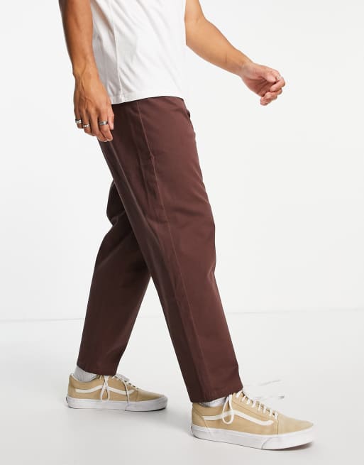 ASOS DESIGN – Schmal zulaufende Oversize-Chinohose in Dunkelbraun