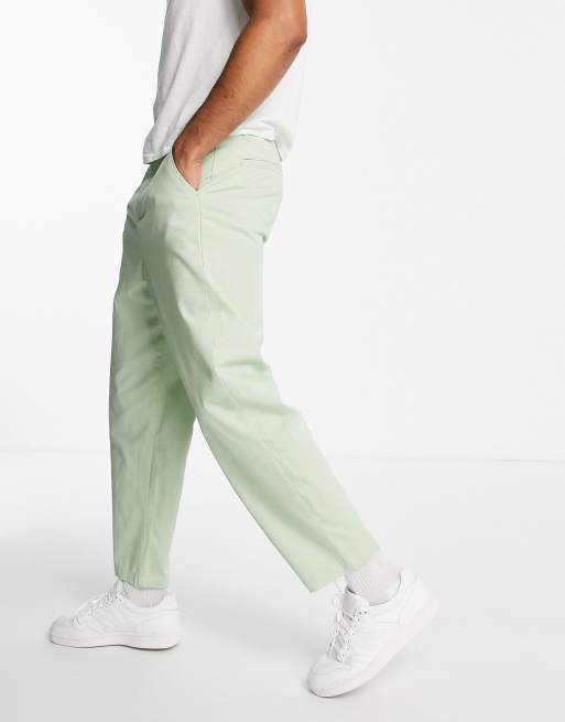 ASOS DESIGN – Schmal zulaufende Oversize-Chinohose in hellem Hellgrün
