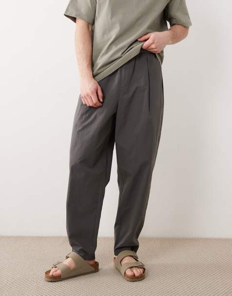 ASOS DESIGN – Schmal zulaufende Oversize-Hose aus Nylon in Grau mit Bundfalten, Kombiteil - view 1