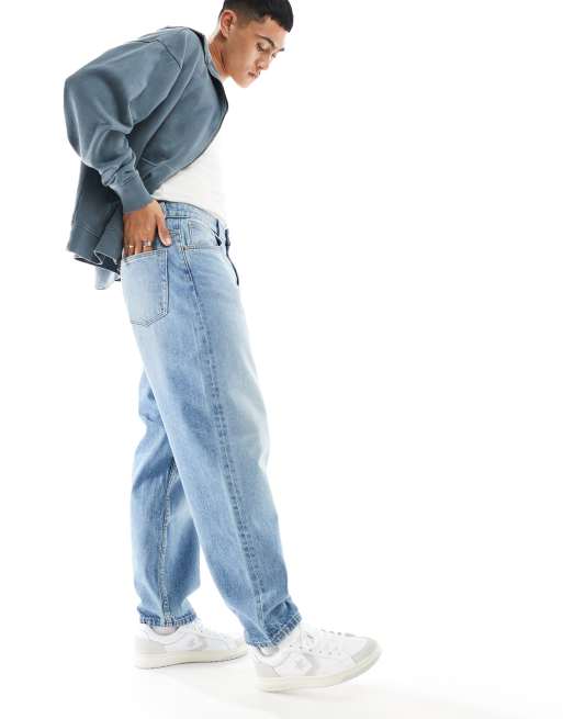ASOS DESIGN – Schmal zulaufende Oversize-Jeans in mittelblauer Waschung, 2 von 5