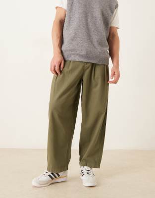 Schmal zulaufende Oversized-Chinohose in Khaki-Grün Grün 52 Regular