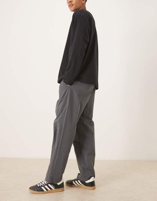 ASOS DESIGN – Schmal zulaufende Relaxed-Fit-Hose aus Nylon in Anthrazit, 3 von 5