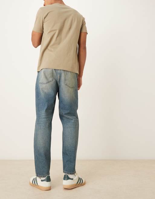ASOS DESIGN – Schmal zulaufende Relaxed-Fit-Jeans in dunkelblauer Waschung mit Farbstich, 3 von 5