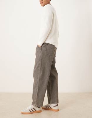 Schmal zulaufende Relaxed-Fit-Jeans in grauer Waschung Grau 48 Regular