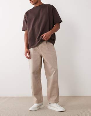 Schmal zulaufende Relaxed-Fit-Jeans in verwaschenem Beige mit Bundfalten-Neutral Neutral 50 Regular