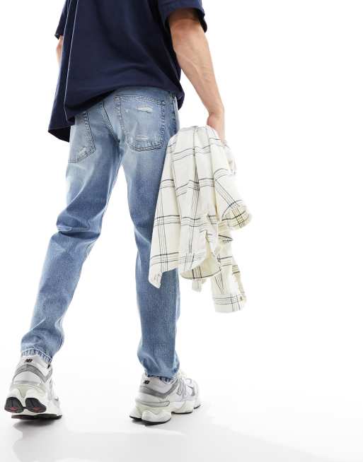ASOS DESIGN – Schmal zulaufende Vintage-Jeans in hellblauer, getönter Waschung, 3 von 5