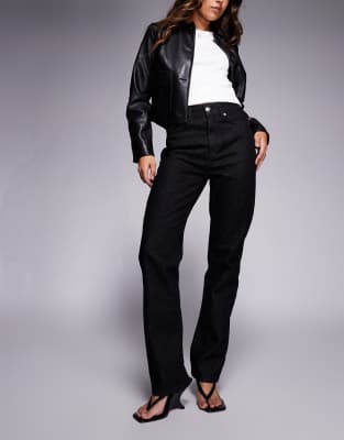 ASOS DESIGN - Schmale, gerade geschnittene Jeans in schlichtem Schwarz mit sehr hohem Bund