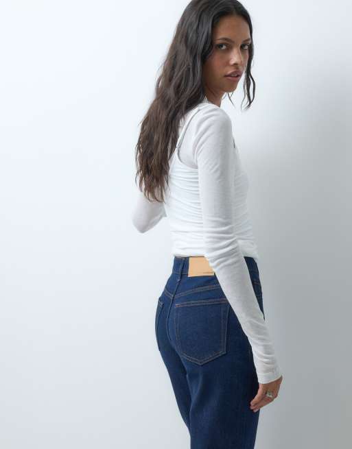 ASOS DESIGN – Schmale, gerade geschnittene Jeans mit hohem Bund und Rinse-Waschung , 2 von 5