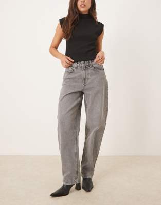 ASOS DESIGN - Schmale Jeans in Grau mit abgerundetem Beinschnitt