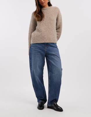ASOS DESIGN - Schmale Jeans in Mittelblau mit abgerundetem Beinschnitt