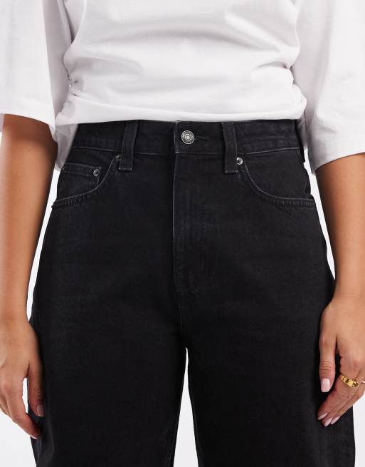 ASOS DESIGN – Schmale Jeans in verwaschenem Schwarz mit abgerundetem Beinschnitt , 4 von 5