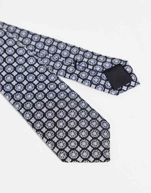 ASOS DESIGN – Schmale Krawatte und Einstecktuch mit geometrischem Design in Schwarz und Weiß, 4 von 4