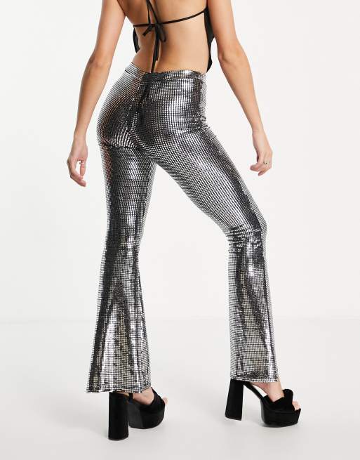 ASOS DESIGN – Schmale Schlaghose mit Kettenpanzer-Pailletten in Silber, 2 von 4