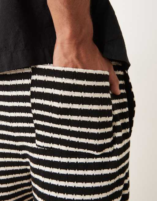 ASOS DESIGN – Schmale Shorts in Schwarz und Weiß gestreift, 30 cm Beininnenlänge, 4 von 5
