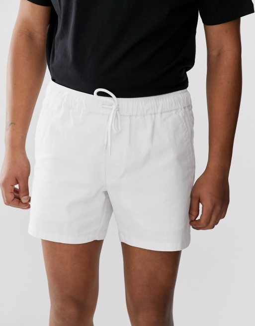 ASOS DESIGN – Schmale, weiße Chino-Shorts in Kurzgröße mit elastischem Bund