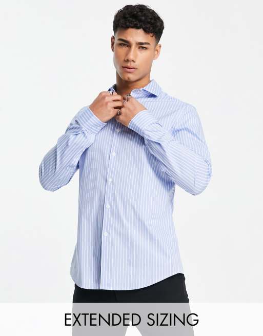 ASOS DESIGN – Schmales, gestreiftes Hemd mit Haifischkragen in Blau
