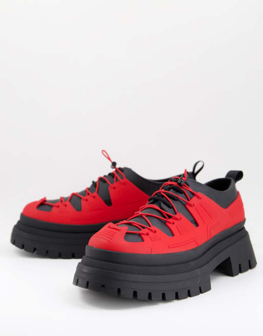ASOS DESIGN – Schnürschuh aus Kunstleder in Schwarz mit rotem Gitterdesign und dicker Sohle 