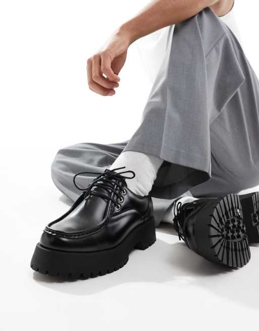 ASOS DESIGN Schnurschuhe in Schwarz mit Mokassin Naht am Vorderblatt und dicker Profilsohle