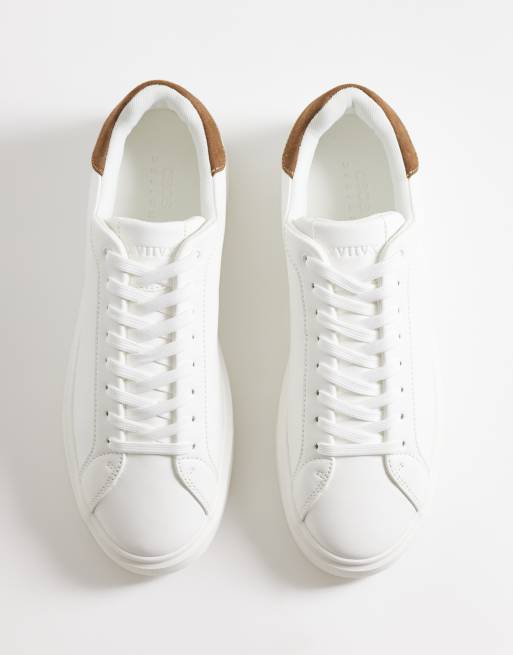 ASOS DESIGN – Schnürsneaker in Weiß mit Fersenkappe in Taupe, 2 von 5
