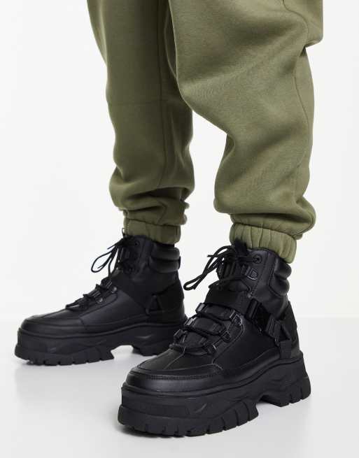ASOS DESIGN – Schnürstiefel aus Kunstleder mit dicker Sohle in Schwarz, 4 von 4