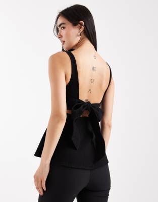 ASOS DESIGN - Schößchenoberteil aus Denim in verwaschenem Schwarz mit Schleifendetail am Rücken